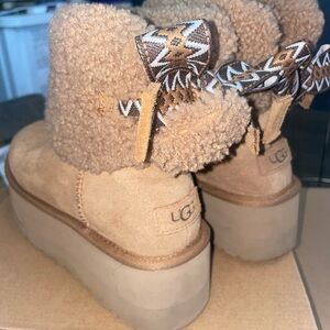UGG Women's Cozy Tan Platform Boots with Patterned Bow